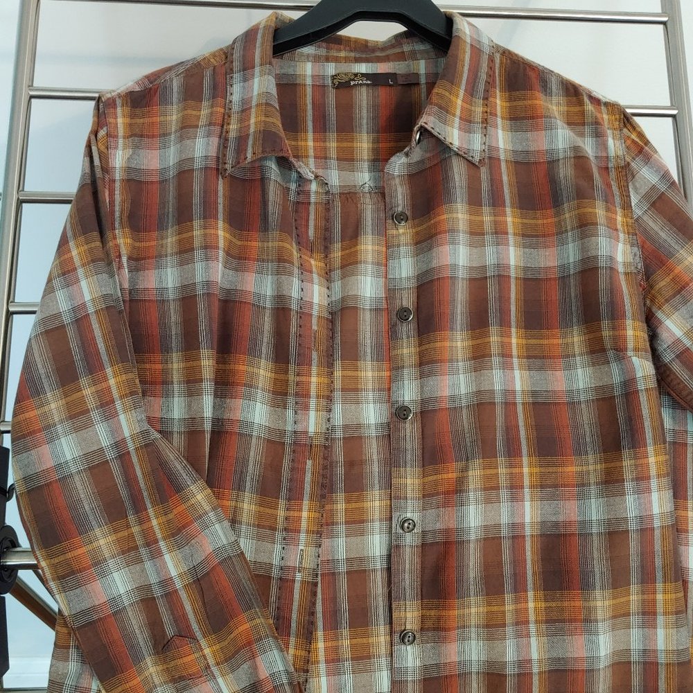 Prana Women's long sleeve button down. Sz Large
